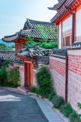2026年韩国爱情电影海报，男女主角在首尔夜景前相遇，温馨浪漫风格，电影在线观看免费完整版